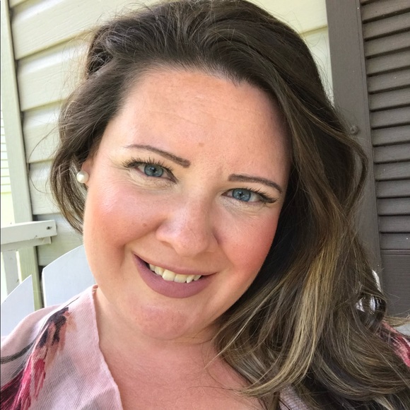 Meet your Posher, Leah - Picture 1 of 1